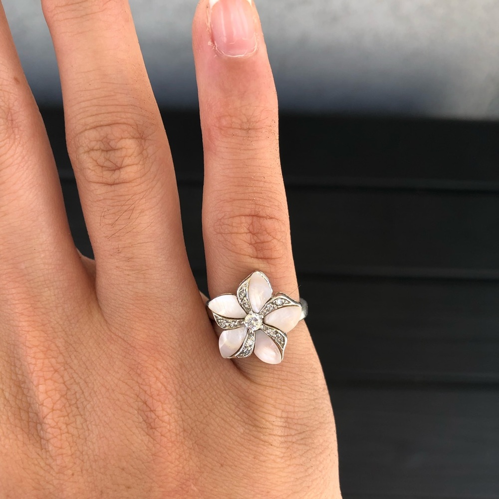Mother of Pearl Flower Ring